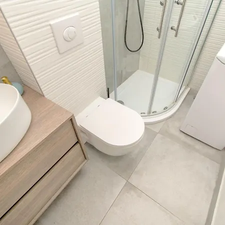 The View * Τρογκίρ